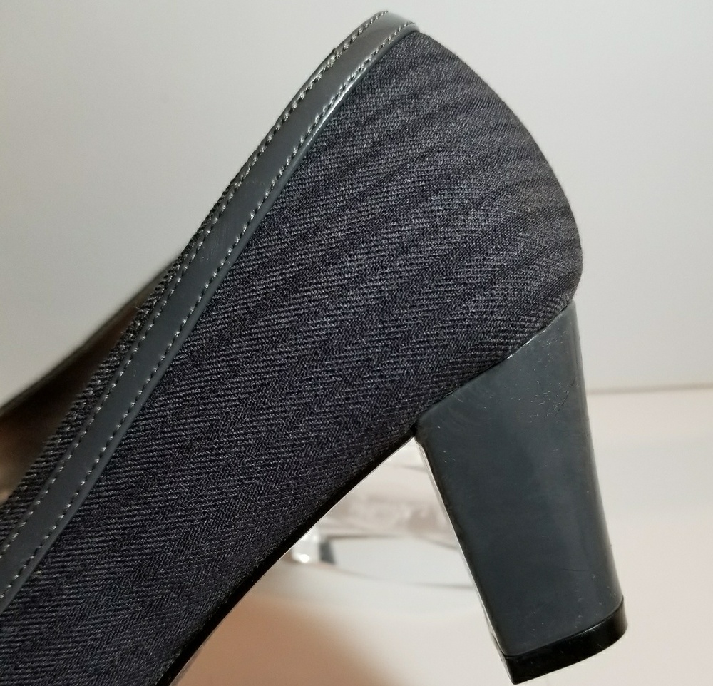 Gray Pumps - image 3